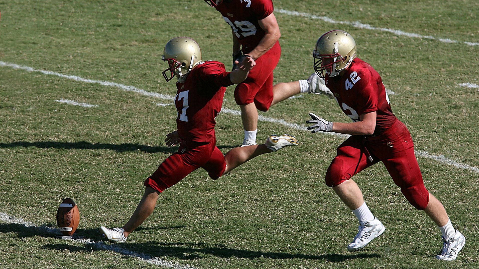 职业联赛裁判权威性建设滞后，五大联赛裁判薪资